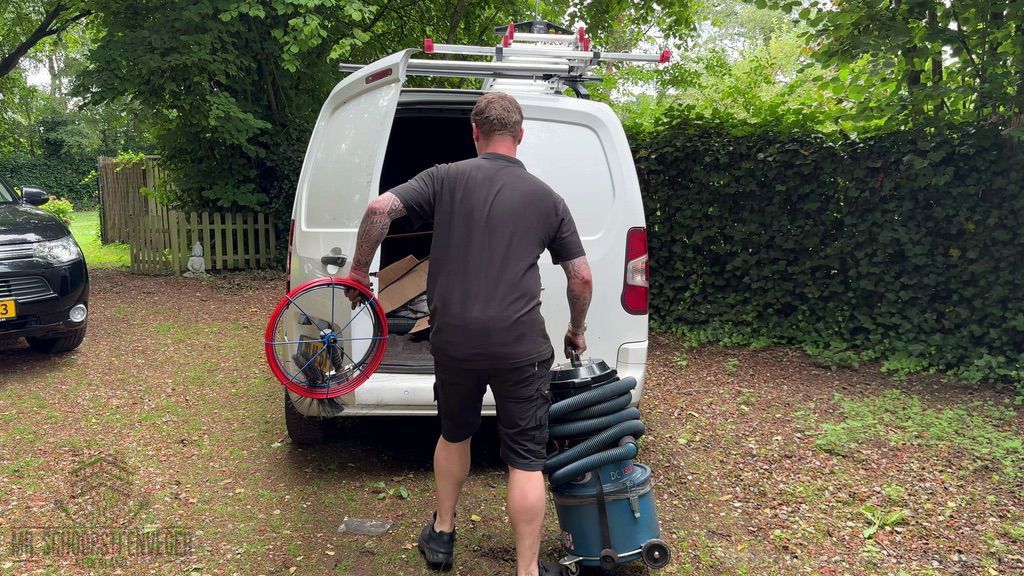 Schoorsteen onderhoud Tiel ladder bus Schoorsteen onderhoud Tiel ladder bus