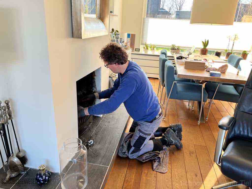Schouwveger Tiel kleed schoorsteenreiniger Schouwveger Tiel kleed schoorsteenreiniger